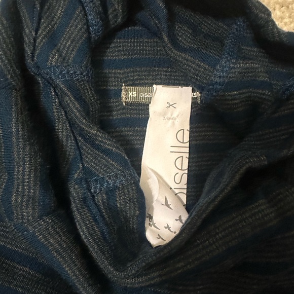 Oiselle Frosty Mile One Pullover in Curfew - Picture 3 of 7